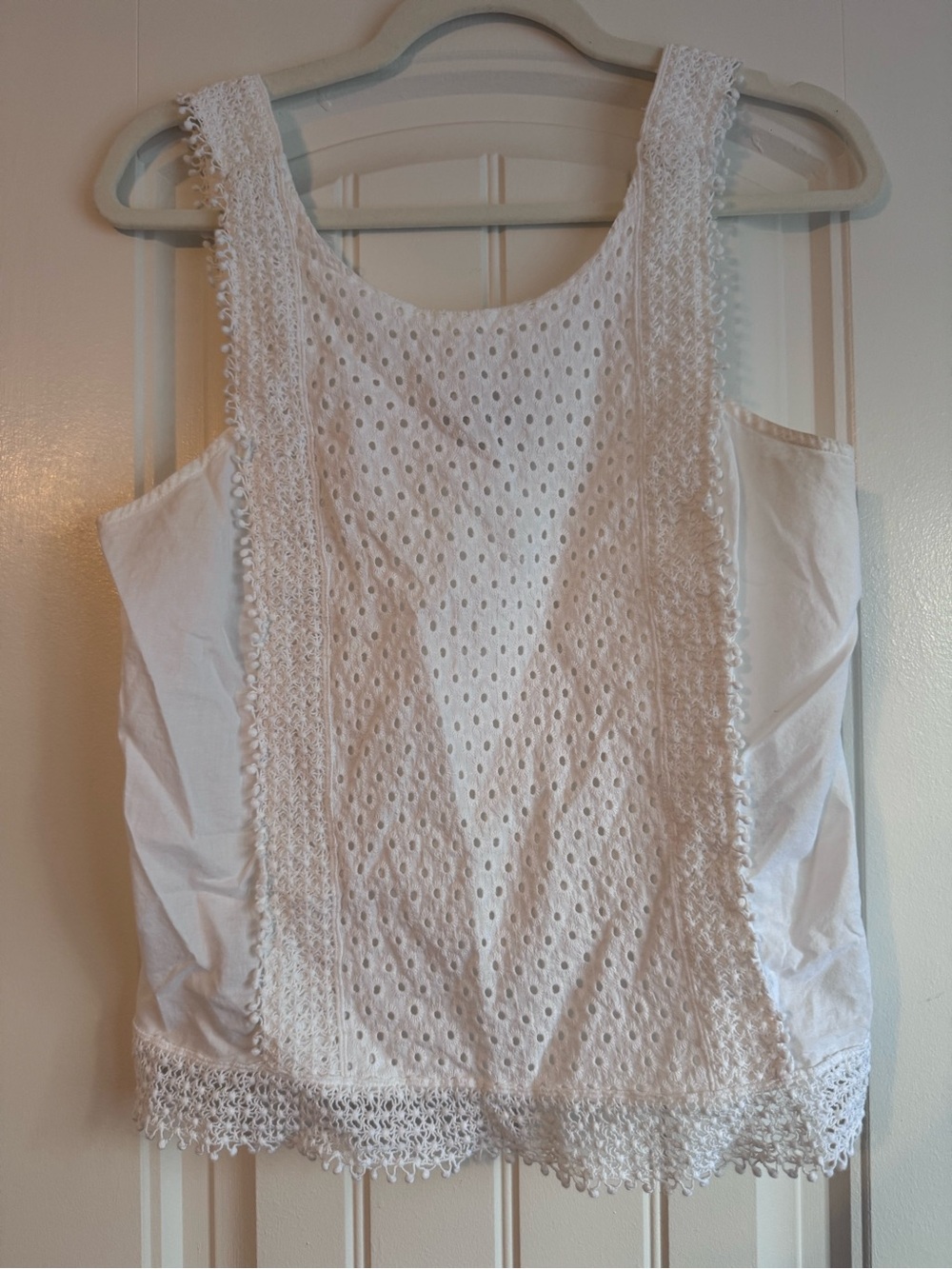 Who What Wear Women's White Eyelet Lace Tank Top